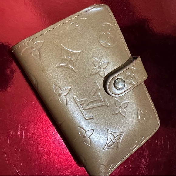 Louis Vuitton Authenticated Wallet EUC - Picture 2 of 11